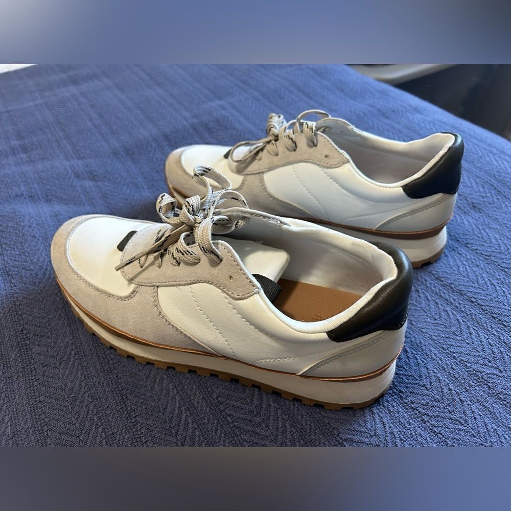 Universal Thread sneakers 